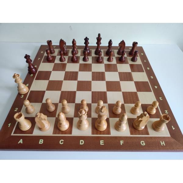Conjunto Europeas Staunton 5 con tablero caoba con coordenadas